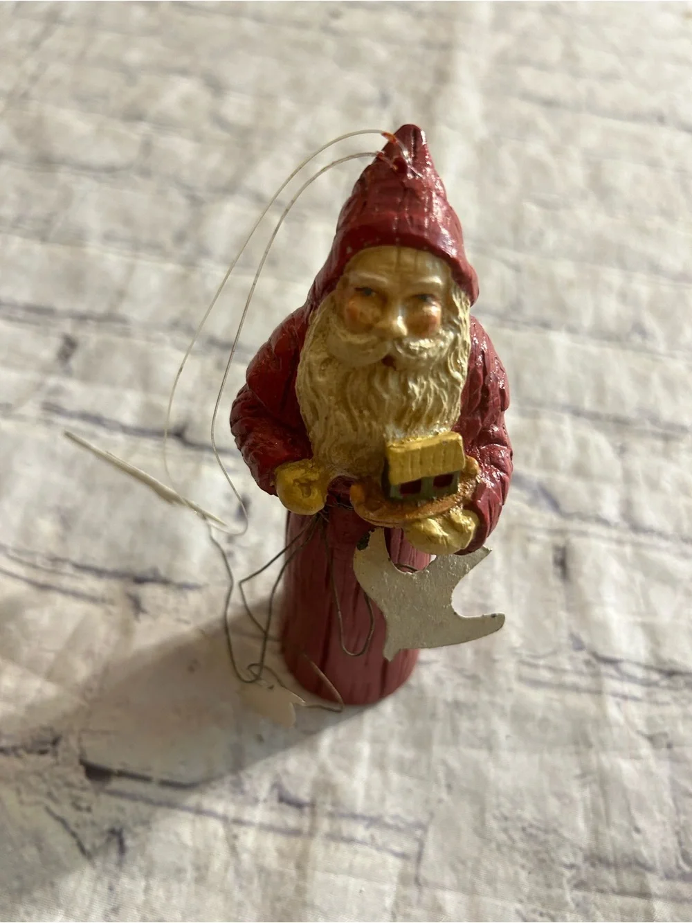 LORI MILLER WISPERING PINES CARVED FOLK ART SANTA ORNAMENT HOLDING BIRDHOUSE